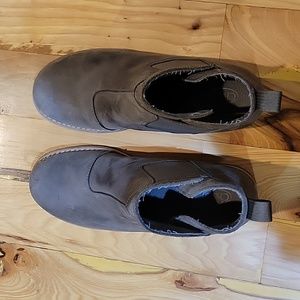 Women's Chaco leather booties. Size 7. Taupe.
